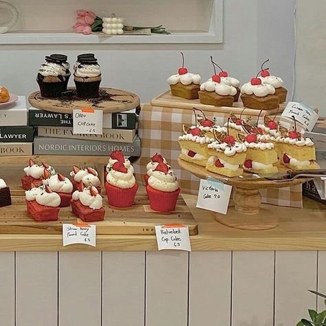 Starbucks Interior, Matcha Starbucks, Minimalistic Clothing, Lunch Box Cake, Aesthetic Dessert, Coffee Interior, Cafe Display, Cream Pastel, Natural Pretty