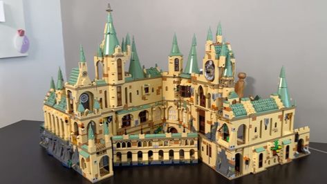 closer look at the combined LEGO Harry Potter Hogwarts Harry Potter Lego, Harry Potter Castle, Lego Village, Harry Potter Lego Sets, Harry Potter Hogwarts Castle, Lego Hogwarts, Harry Potter Set, Lego Jurassic, Lego Jurassic World