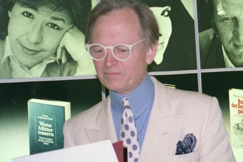 5 top quotations from iconoclastic writer Tom Wolfe: The journalist and novelist had little time for rules, and he left a legacy of wit, wisdom and warnings. Here are some of his keen observations—along with lessons for communicators. White Suit Ideas, Science Inventions, First Astronaut, Coram Deo, Tom Wolfe, Art Criticism, Black Panther Party, Suit Ideas, White Suit