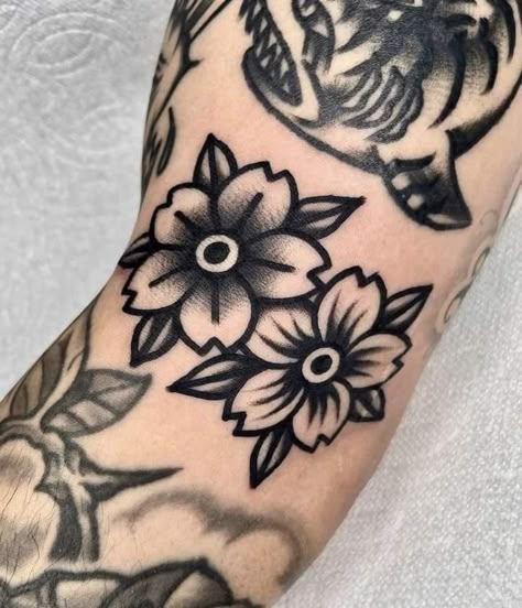 Traditional Flower Tattoo Men, American Traditional Wrist Band Tattoo, Black And Grey Traditional Flower Tattoo, Traditional Style Floral Tattoo, Traditional Style Daisy Tattoo, Neotraditional Elbow Tattoo, American Traditional Snowflake Tattoo, Trad Wrist Tattoo, American Trad Flower Tattoo