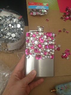 About a month ago my husbands grandma turned 80.  Which of course meant a huge party with the whole family.  No wait....my bad....it's a bi... Flask Diy, Bedazzled Liquor Bottles, Decorated Liquor Bottles, Diy Rhinestone Crafts, Huge Party, Bling Bottles, Bling Ideas, Glamour Decor, Rhinestone Projects