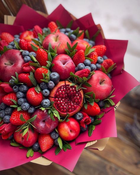 Fruits Bouquet Ideas, Fruit Basket Diy, Fruits Bouquet, Fruit Basket Diy Gift, Fruit Bouquet Ideas, Fruit Bouquets, Chocolate Fudge Sauce, Fruit Bouquet, Wedding Snacks