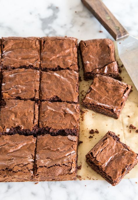 Cocoa Brownies, Chewy Brownies, Brownie Ingredients, No Bake Brownies, Best Brownies, Easy Treats, Brownie Bar, Bake Sale, Dessert Drinks