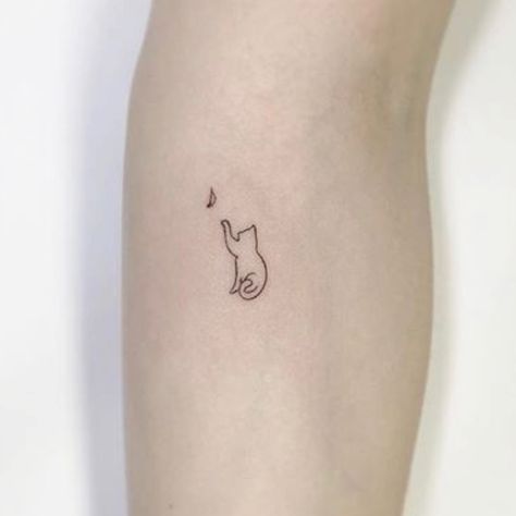 Cat Minimal Tattoo, Cute Cat Tattoo Small Simple, Passed Cat Tattoo, Tattoos For Passed Cats, Mini Cat Tattoo, Tiny Cat Tattoo Simple, Cat Inspired Tattoos Minimalist, Tattoos For Cat Owners, Minimal Tattoo Cat