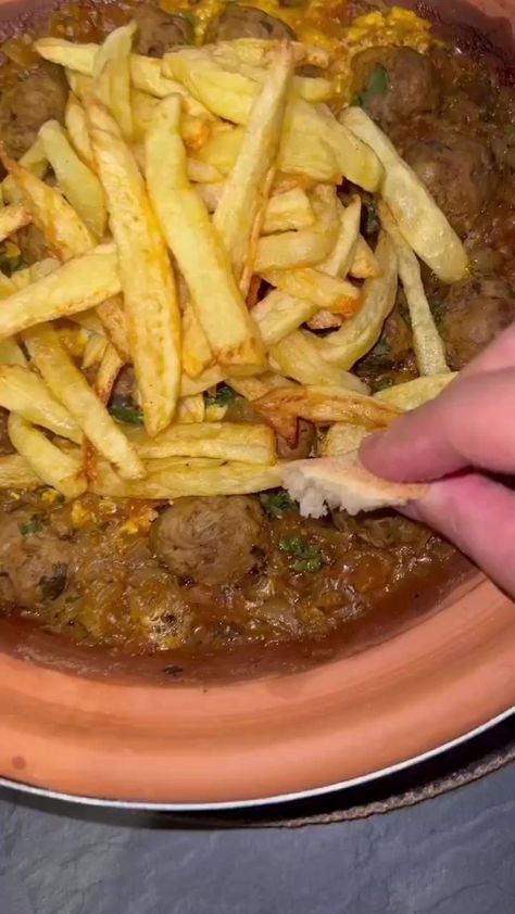 Un délice en bouche 😘😘👌 | Les délices du monde Moroccan Tajine, Tajin Recipes, Morocco Food, Tasty Recipes Videos, Moroccan Food, Yummy Comfort Food, African Food, Spicy Recipes, Food Cravings