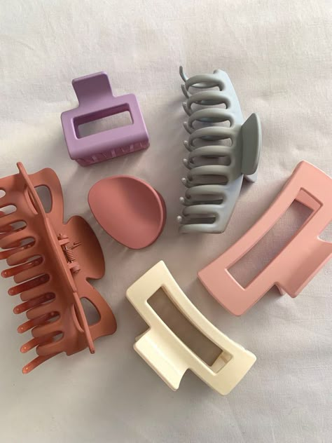 Cute Hair Accessories Aesthetic Clips, Aesthetic Clothes Accessories, Aesthetic Hair Assecories, Aesthetic Clips For Hair, Hair Clamp Aesthetic, Cute Aesthetic Hair Accessories, Hair Stuff Aesthetic, Clutcher Clip Aesthetic, Aesthetic Assesories