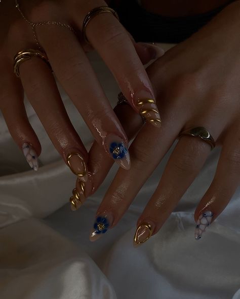 Blue Gold Chrome Nails, Gold Blue Nails, Leo Nails Zodiac, Blue And Gold Nail Designs, Gold And Blue Nails, Greek Goddess Nails, Blue And Gold Nails, Blue Gold Nails, Blooming Gel