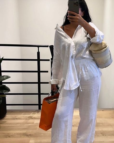 SUMMER OUTFIT IDEA🤍🤍 . . What’s summer without a linen set🥰✨✨✨✨. . . . #summer#linen#fashionblogger#themodestcollective Linen Set Outfit, White Linen Pants Outfit, Linen Pants Outfit, Linen Outfit, Clean Fashion, Modest Summer Outfits, White Linen Pants, Winter Fashion Outfits Casual, Modest Summer