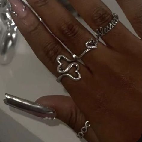 Silver Accessories Black Women, Silver Rings Black Women, Baddie Jewelry Silver, Silver Jewellery Black Women, Silver Rings Aesthetic Black Women, Silver Jewerly Girl Aesthetic, Silver Jewelry Black Women, Rings Aesthetic Black Women, Black Women Rings Aesthetic