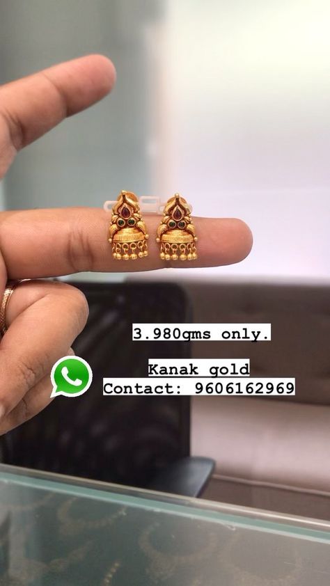 New Design Earrings Gold, Small Buttas Ear Rings Gold, 3gms Gold Earrings, Small Gold Necklace Indian Jewellery Designs, Jimikki Kammal Gold, Antique Gold Earrings Simple, Small Jhumkas Gold, Jumka Gold Designs, New Gold Earrings Designs