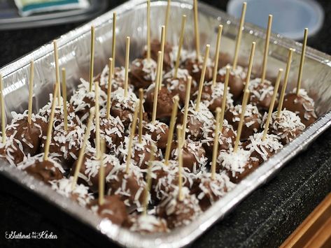 The most amazingly delicious German Chocolate Cake Balls that are easy to make from a boxed cake mix and can frosting Chocolate Cake Balls, Different Cultures Around The World, Easy Strawberry Cheesecake, Strawberry Cheesecake Bars, Cake Ball Recipes, Chocolate Chip Pudding Cookies, Coconut Pecan Frosting, Sweet Breakfast Treats, Spiced Drinks