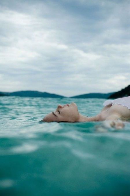 10 Ways To Help You Relax In Busy Working Days Beau Film, Floating In Water, Charles Bukowski, Jolie Photo, 인물 사진, In The Ocean, Simple Pleasures, Rafting, This Moment