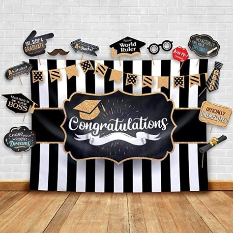 How to Celebrate Graduation at Every & and Stage Backdrop Ideas For Graduation, Diy Backdrop Ideas, Prom Backdrops, Photography Fabric, Graduation Party Backdrops, Graduation Photo Booth, Outdoor Graduation Parties, Outdoor Graduation, Theme Photography