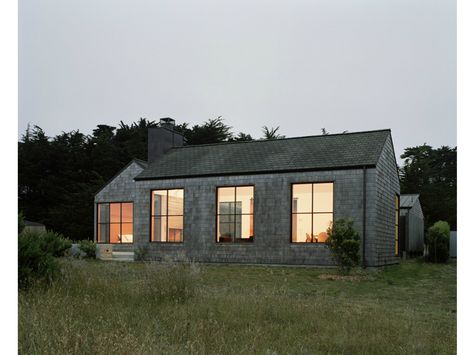 sea-ranch-cedar-shingle-facade-nick-noyes-architect Transitional Homes, Summer Cabins, Minimalist Homes, Silver Market, Aluminum Windows, Shingle House, Marvin Windows, Colorado House, Transitional Exterior