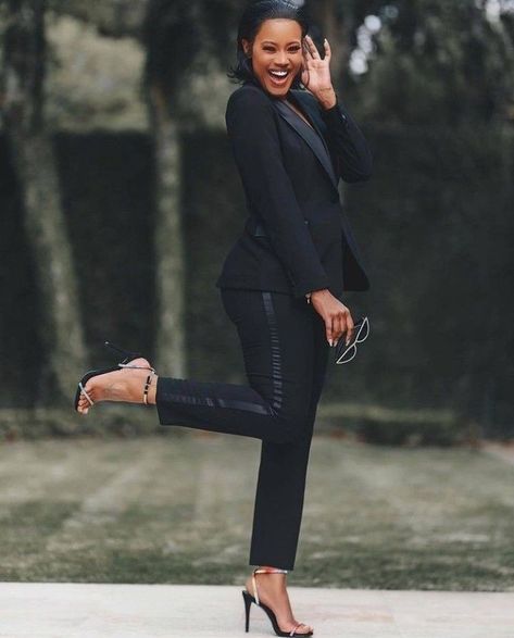 Pant Suit Poses Women, All Black Graduation Outfit, Business Photoshoot Ideas Women Studio, Female Suits Aesthetic, Modern Corporate Attire Women, Business Women Photoshoot, Black Women In Suits, Stylish Office Wear, Business Dress Women