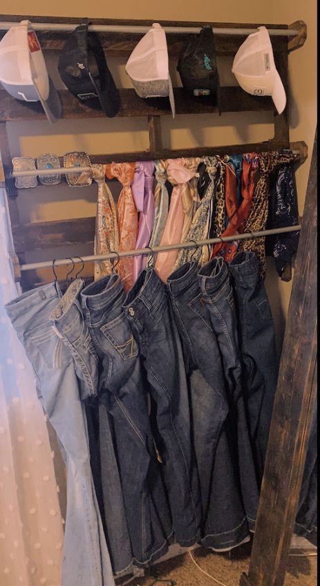 Wild Rag Store Display, Simple Western Room Ideas Bedrooms, Western Closet Organization, Jean Holder Closet, Hanging Belts Ideas, Jean Rack Western, Western Belt Hanger Ideas, Western Room Inspo Teen, Western Room Diy