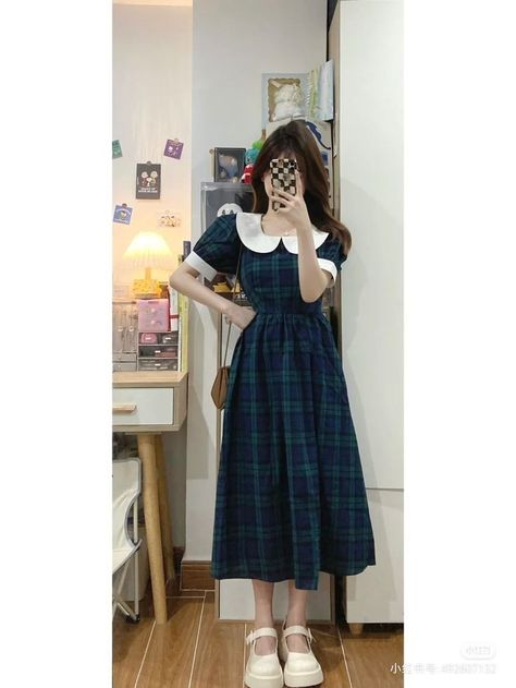 Warm Skirts, Pretty Dresses Casual, Neat Casual Outfits, Simple Frock Design, Girly Dp, Simple Frocks, Stitching Ideas, Color Combos Outfit, Girls Dress Outfits