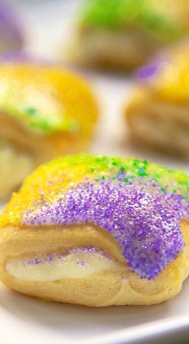 Cajun Desserts, Easy King Cake, Nancy Thompson, Mardi Gras Desserts, Nola Recipes, King Cake Bites, Mardi Gras Cake, Madi Gras, King Cakes