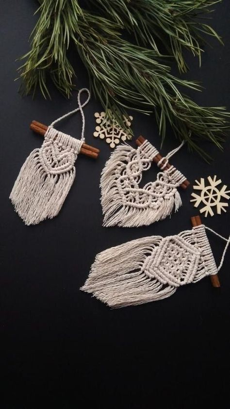 Diy Macrame Wall Hanging, Simpul Makrame, Art Macramé, Small Macrame Wall Hanging, Pola Macrame, Makramee Diy, Small Macrame, Mini Macrame, Wall Hanging Diy