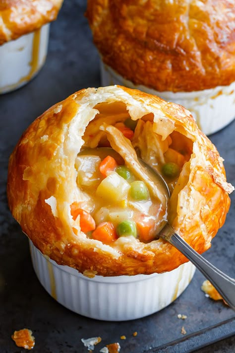 Creamy Chicken Pot Pie - Rich, flavorful with a golden brown crispy crust, these individual chicken pot pies are seriously comforting. Comforting Recipes, Ramekin Recipe, Individual Chicken Pot Pies, Creamy Chicken Pot Pie, Best Chicken Pot Pie, Pot Pie Recipes, Homemade Chicken Pot Pie, Chicken Pot Pies, Chicken Pot Pie Recipe