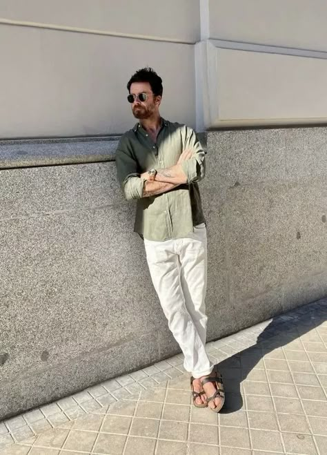 Experience the Ultimate Comfort: Men's Summer Outfits with Linen Elements - mens-club.online Men’s Fashion Spring 2024, Olive Green Linen Shirt, Olive Green Shirt Outfit, Green Shirt Outfits, Sandal Outfits, Mens Linen Outfits, Men's Summer Outfits, Vacation Outfits Men, Linen Pants Outfit