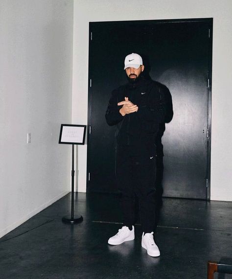 Drake Fashion, Drake Clothing, Drake Photos, Drake Ovo, Drake Drizzy, Looks Hip Hop, Drake Graham, Aubrey Drake, Black White Outfit