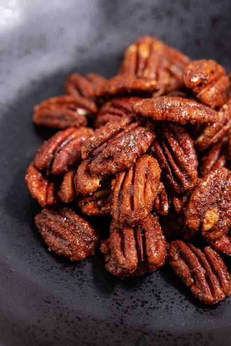 Candied Pecans Recipe, Dessert Restaurant, Glazed Pecans, Sugar Free Baking, Sugar Free Recipes Desserts, Postre Keto, Spiced Pecans, Roasted Pecans, Low Carb Sweets