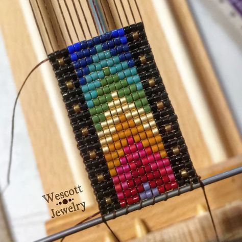 Free Bead Loom Pattern – Rainbow Chevron Ombre with Border – Wescott Jewelry Beading Loom, Rainbow Chevron, Bead Loom Designs, Loom Jewelry, Bead Loom Pattern, Loom Bracelet Patterns, Loom Pattern, Bead Weaving Patterns, Bead Loom Bracelets