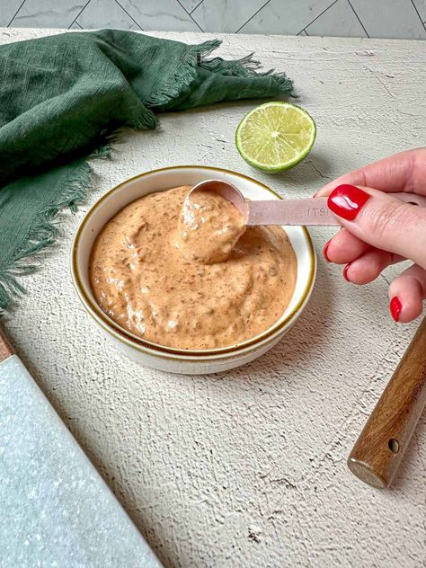 Easy Chipotle Mayo Sauce Spicy Burger Sauce, Homemade Chipotle Sauce, Chipotle Mayo Sauce, Chipotle Southwest Sauce, Sauce For Burgers, Dip For Fries, Chipotle Mayo Recipe, Burrito Sauce, Honey Kitchen