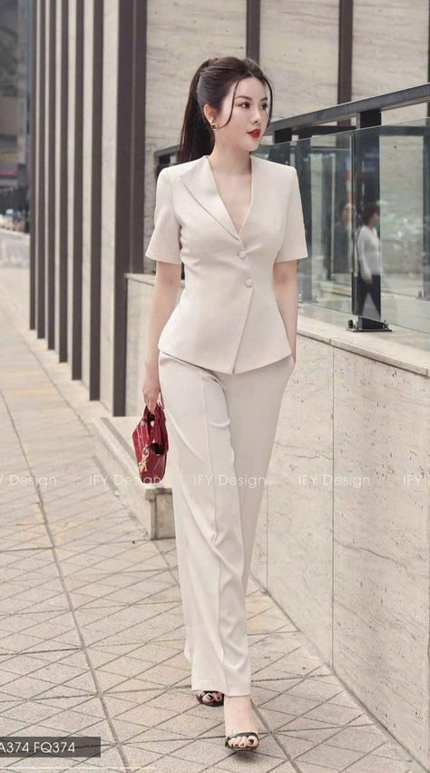 Office Suits For Women Work Outfits, Stylish Work Outfits 2024, Formal Coats For Women, Stylish Pants Women, Business Dress Women, Myanmar Dress Design, Woman Suit Fashion, Classy Work Outfits, Stylish Work Outfits