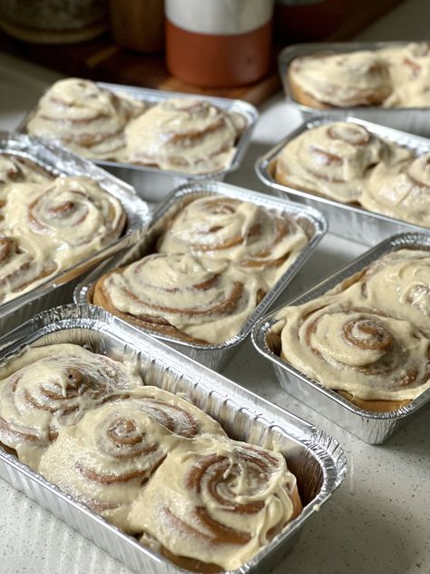 Baked Goods Aesthetic Packaging, Small Baking Business Aesthetic, Cinnamon Rolls Business, Treat Maker Business, Cinnamon Rolls Packaging, Cinnamon Roll Packaging, Bakery Food Ideas, Small Baking Business, Baked Goods Packaging