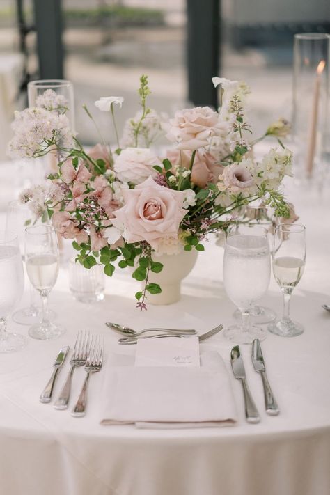 Classic Floral Centerpieces, Pale Pink And White Flower Arrangements, Peony Bud Vase Centerpiece, Round Table Low Centerpieces, Light Pink And White Centerpieces, Dusty Pink Wedding Flowers Centerpieces, Simple Wedding Floral Arrangements, Low Centrepiece Wedding, Blush Florals Wedding