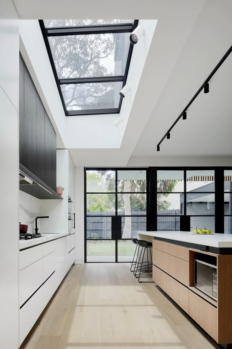 Skylight Kitchen, Victorian Terrace House, Modern Extension, Interior Design Per La Casa, House Extension Design, Street House, Victorian Terrace, House Extension, Extension Ideas