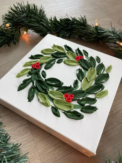 Diy Christmas Gifts Painting, Texture Christmas Art, Christmas Art Decor, Christmas Texture Painting, Christmas Wreaths Painting, Christmas Gift Painting Ideas, Christmas Paintings Canvas, Textured Christmas Painting, Mini Christmas Canvas Paintings