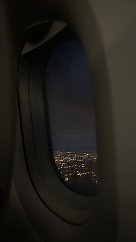 Aesthetic Aeroplane Pictures, Vistara Flight Aesthetic, Airport Dark Aesthetic, Airplane At Night Aesthetic, Aesthetic Airport Pictures Night, Pass Port Photo Aesthetic, Flight Pictures Travel, Dubai From Airplane, Dubai Airport Night