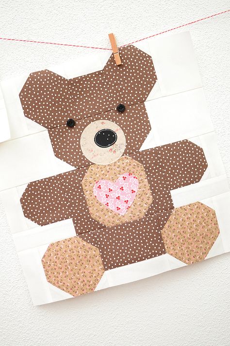 Bear Quilt Pattern, Teddy Bear Quilt Pattern, Teddy Bear Quilt, Teddy Bear Template, Kid Quilts Patterns, Under The Christmas Tree, Christmas Quilt Patterns, Bear Quilts, Baby Quilt Patterns