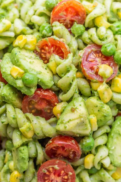 The secret ingredient in this Creamy Avocado Pasta Salad recipe will shock you! This avocado pasta salad is easy, creamy, vibrant, fresh and so satisfying! | natashaskitchen.com Creamy Avocado Pasta Salad, Creamy Avocado Pasta, Salad Macaroni, Avocado Salad Dressing, Avocado Pasta Salad, Avocado Dessert, Soup Crock Pot, Baked Pizza, Avocado Pasta