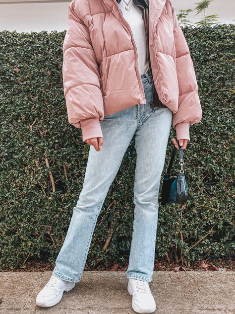 Pink Puffy Jacket Outfit, Pink Parka Outfit, Wintwe Outfits, Jacket Pink Outfit, Puffy Coat Outfit, Pink Coat Outfit Winter, Pink Puffer Jacket Outfit, China Outfit, Puffy Jacket Outfit