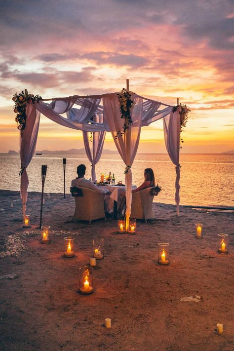 Romantic Beach Picnic, Couple Travel Photos, Thailand Travel Destinations, Honeymoon Tour Packages, Thailand Honeymoon, Wedding Decoration Ideas, Thailand Holiday, Koh Chang, Honeymoon Tour