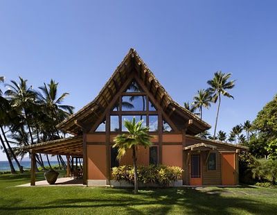 Move to a Hawaiian paradise with the help of Navis Pack and Ship Hawaiian Architecture, Sims 4 Worlds, Hawaii Beach House, Hawaiian House, Sims 4 Build Ideas, Hawaiian Homes, Bahay Kubo, Hawaii House, Luxury Beach House