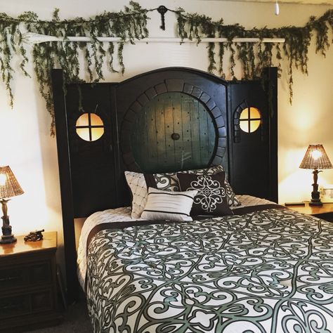 Custom made Hobbit Hole headboard with window lights. Complete with Gandalf the White's staff hanging above. If you are a Hobbit/ LOTR fan... This is the headboard idea for you! #hobbithole #lordoftherings #diyideas #diyheadboard #bedroomideas #headboard Nerd Woodworking, Hobbit Bedroom, Lotr Room, Hobbit House Interior, Nerdy Decor, Geek Home Decor, Nerd Decor, Nerd Room, Casa Hobbit