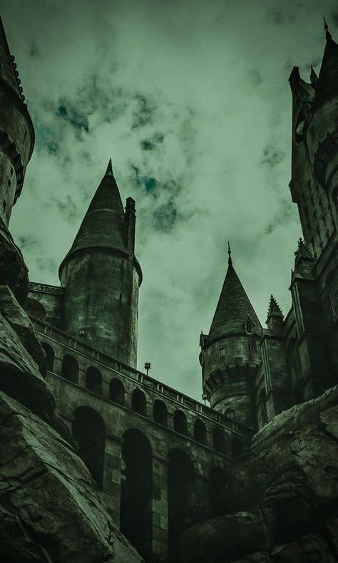 Harry Potter Aesthetic Slytherin, Background Slytherin, Harry Potter Iphone Wallpaper, Slytherin Common Room, Hogwarts Slytherin, Slytherin Wallpaper, Harry Potter Phone, Half Blood Prince, Dark Green Wallpaper