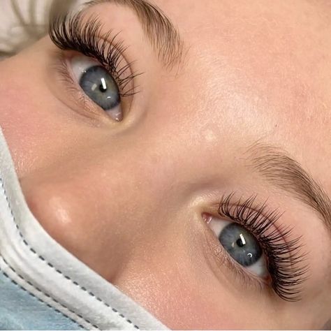 Classic Lash Extensions, Eyelash Extensions Classic, Natural Fake Eyelashes, Lash Extentions, Lashes Fake Eyelashes, Eyelash Extensions Styles, Lash Extensions Styles, Perfect Eyelashes, Pretty Lashes