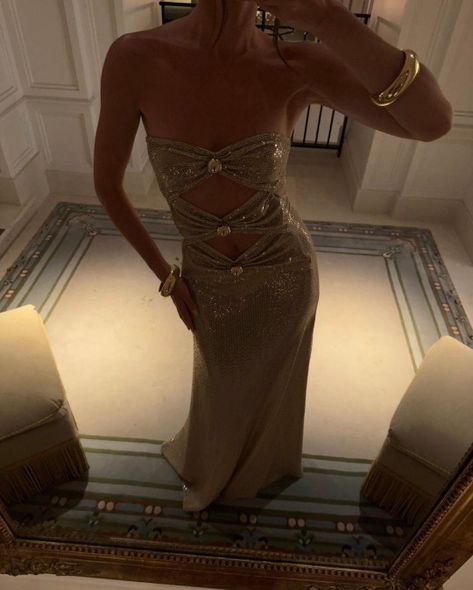 Follow @thcartierrug and get more of the good stuff by joining Tumblr today. Dive in! Strapless Long Dress, בר מצווה, Dress Women Elegant, Dresses Elegant, Evening Party Dress, Women Long Dresses, Looks Style, Mode Inspiration, Fashion Killa