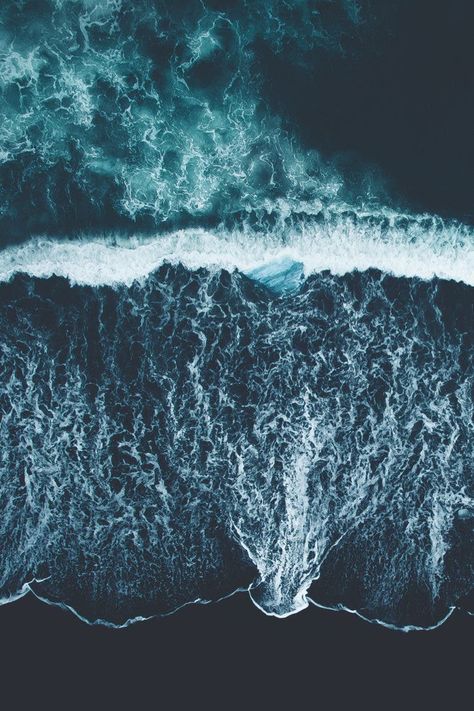 Tobias Hägg Uses a Drone to Make the Oceans Look Ever So Stunning Odyssey Painting, Waves From Above, Blue Particles, Insta Collage, Reaching For The Moon, Classic Blues, Aerial Photography Drone, Diamond Beach, Landscape Photography Tips