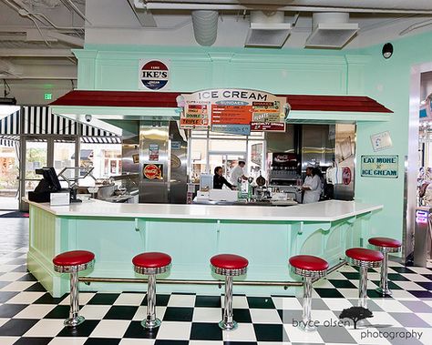 Keep it simple and thay will come.  Learn what's important in starting your shop at www.darrylsicecreamsolutions.com Vintage Soda Fountain Shop, 50s Ice Cream Shop, Retro Soda Shop, Soda Shop Decor, 50s Soda Shop, Blue Bell Ice Cream, 50's Diner, 50s Diner, Soda Shop