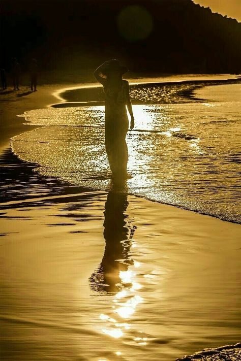 Old, but gold Lord Byron, Gold Aesthetic, Shades Of Gold, Yellow Aesthetic, Summer Dream, Mellow Yellow, Beautiful Photography, Nature Pictures, Sunrise Sunset