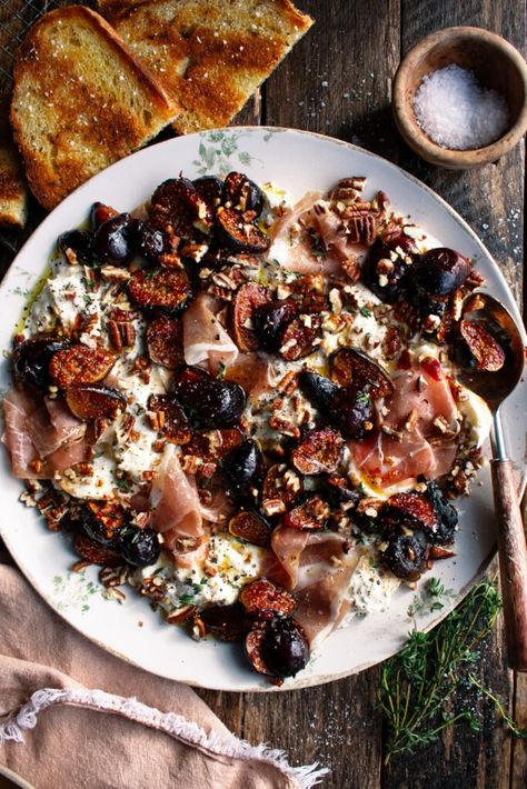 Salads With Figs, Thanksgiving Tapas Style, Thanksgiving Fig Recipes, Roasted Figs With Goat Cheese, Appetizer Recipes Burrata, Christmas Burrata Board, Italian Appetizers Christmas, Formal Dinner Recipes, Fall Burrata Appetizer