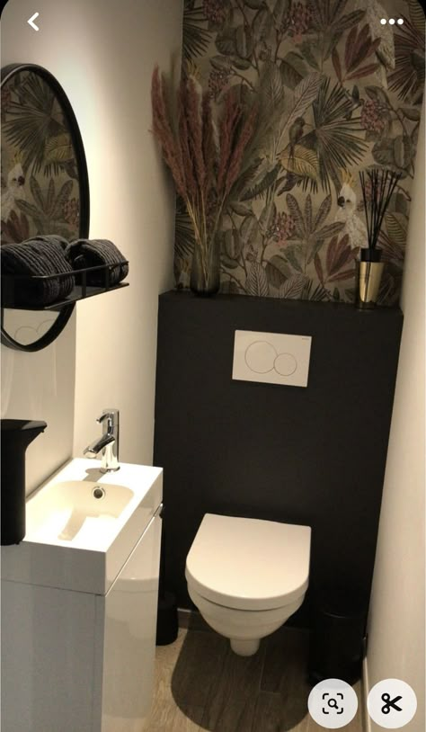 Small Toilet Bathroom Design, Mauve Toilet Room, Statement Toilet Room, Small Toilet Room Decor Inspiration, Small Toilet Room Ideas Wallpaper, Guest Toilet Ideas Modern, Small Toilet Ideas Downstairs Loo Paint Colors Dark Walls, Luxury Cloakroom Toilet Ideas, Tropical Toilet Room