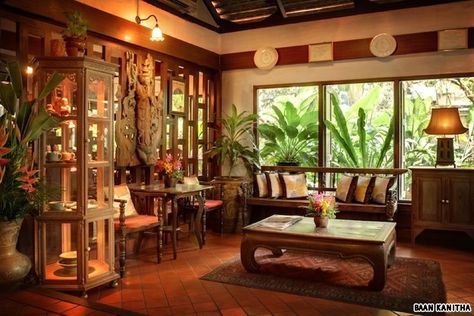 Asian Home Decor Living Rooms, Thai Interior Design, Traditional House Interior, Colonial House Interior Design, Thailand Decor, Balinese Interior, Colonial House Interior, Thai Decor, Thai Design